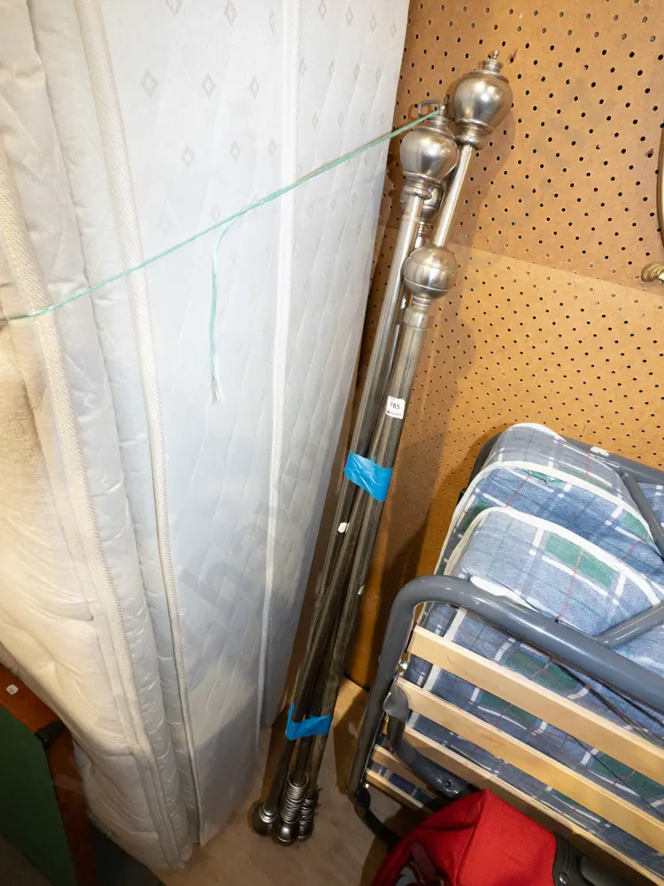 4x curtain rods various lengths - some tarnishing Image 1++