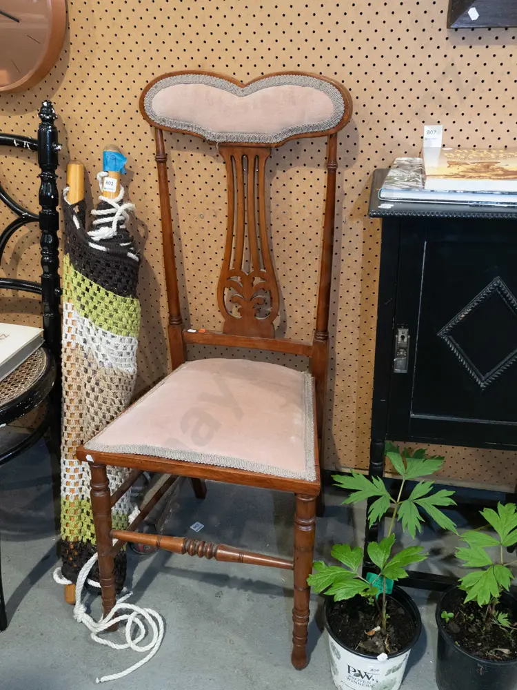 turned leg upholstered splat back hall chair Image 1++