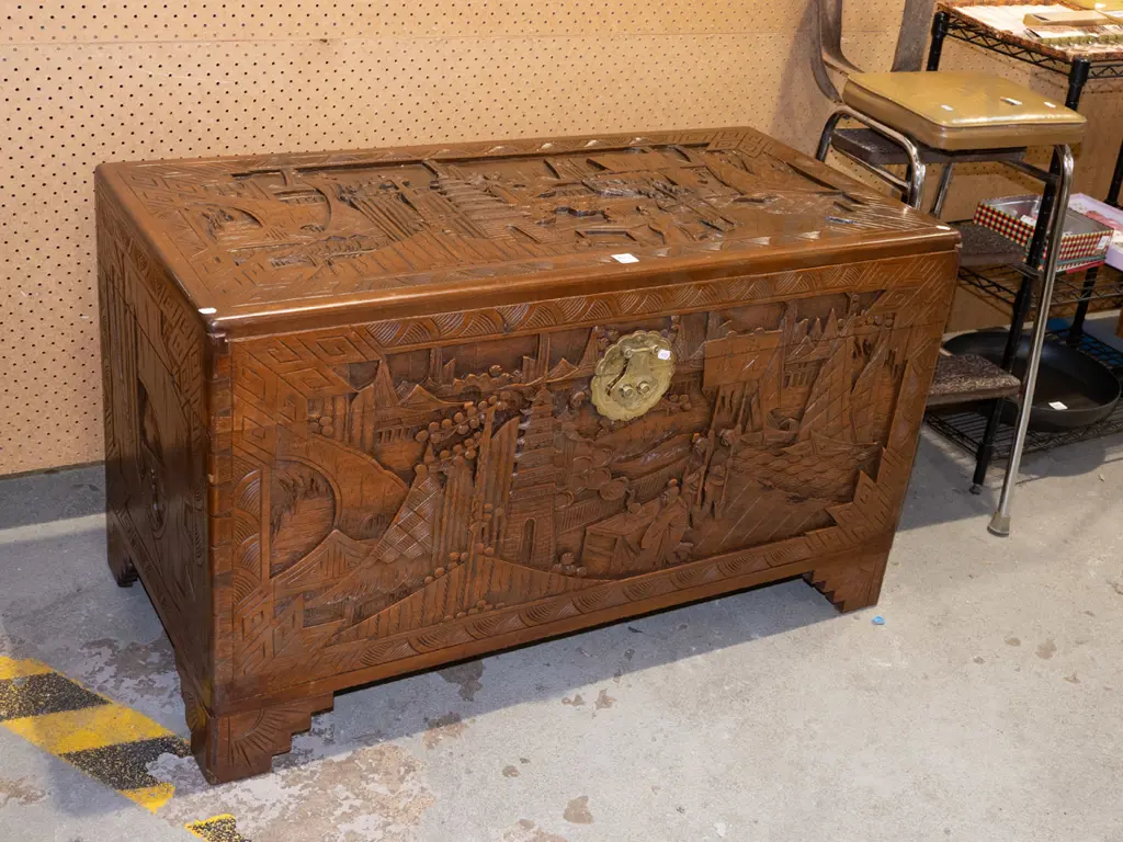 carved camphor wood chest - no lock Image 1++