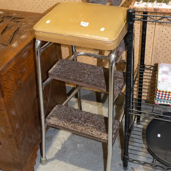 vinyl step stool - cracks to vinyl