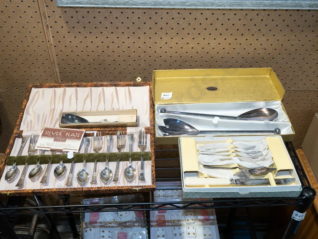 cased cutlery Image 1++