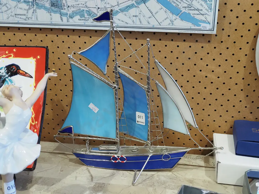 glass and metal yacht H330 Image 1++