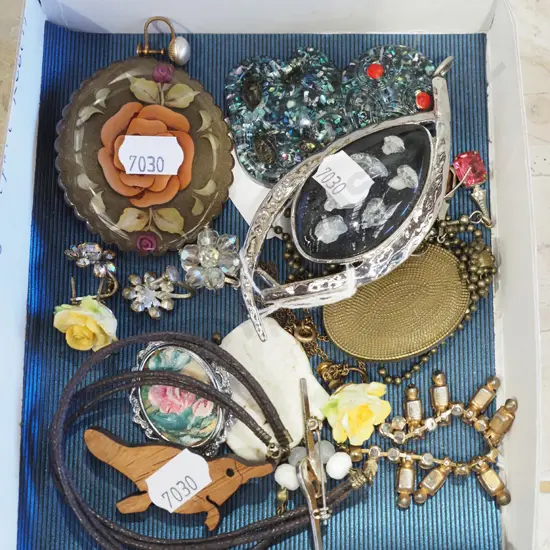 tray of costume jewellery
