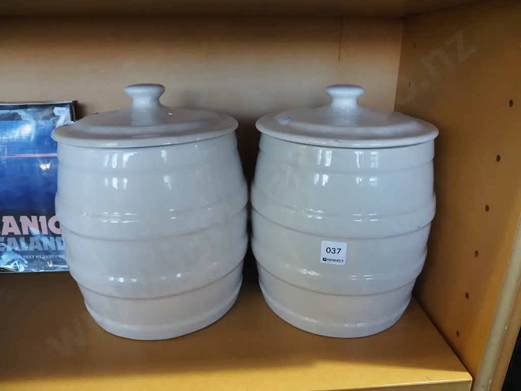 2x lidded NZ storage crocks H270 Image 1++