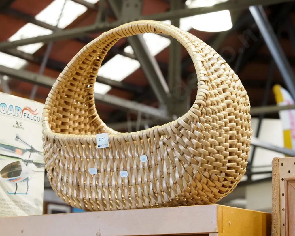 woven plastic moon basket Image 1++