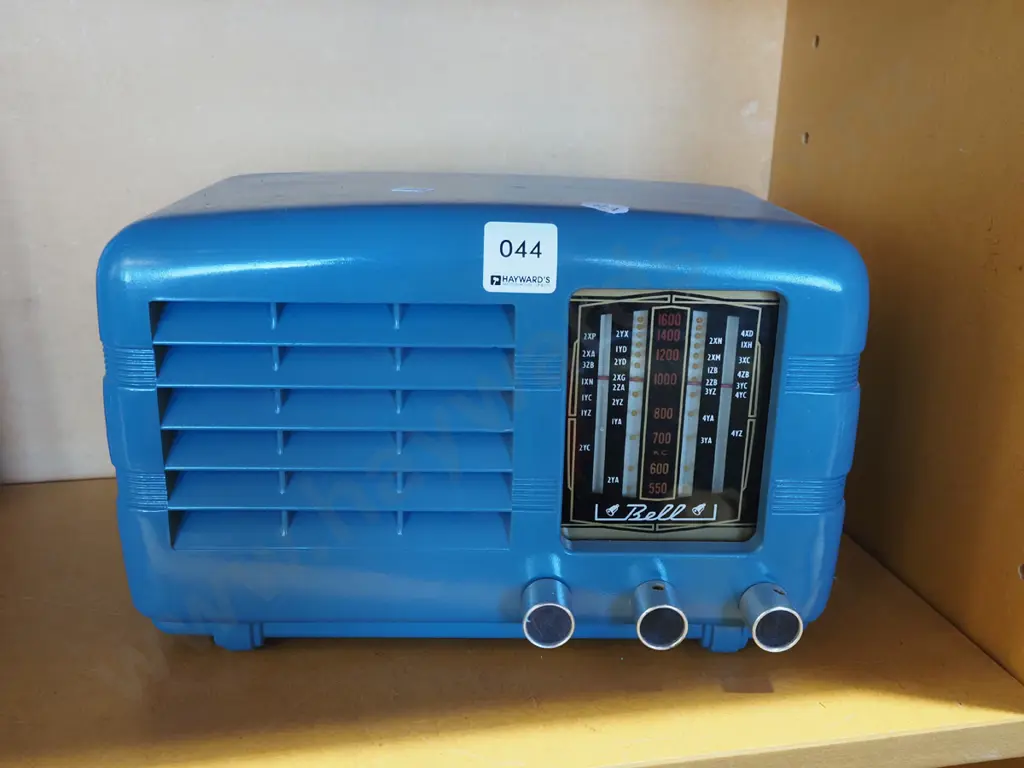 Bell mantel radio Image 1++