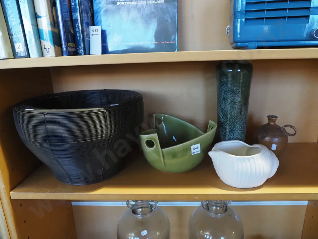 wire fruit bowl, vases etc Image 1++