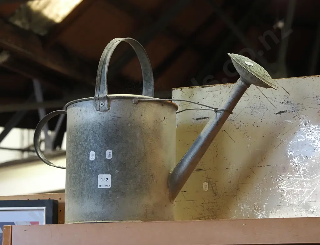 galvanised watering can Image 1++
