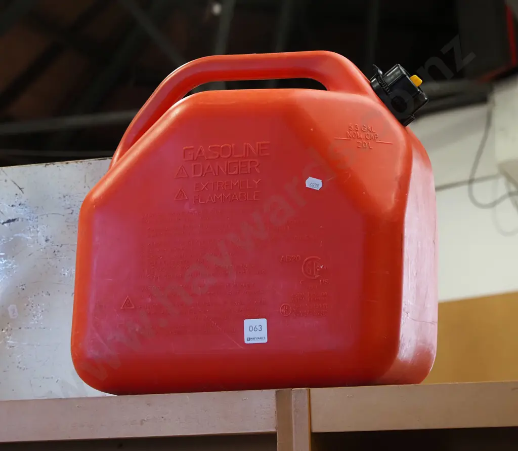red 20L plastic fuel container Image 1++