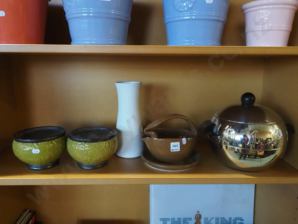 shelf; vase, stands, ice bucket etc Image 1++
