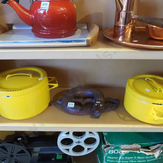 2x yellow enamel casseroles, crocodile themed wooden pot stand