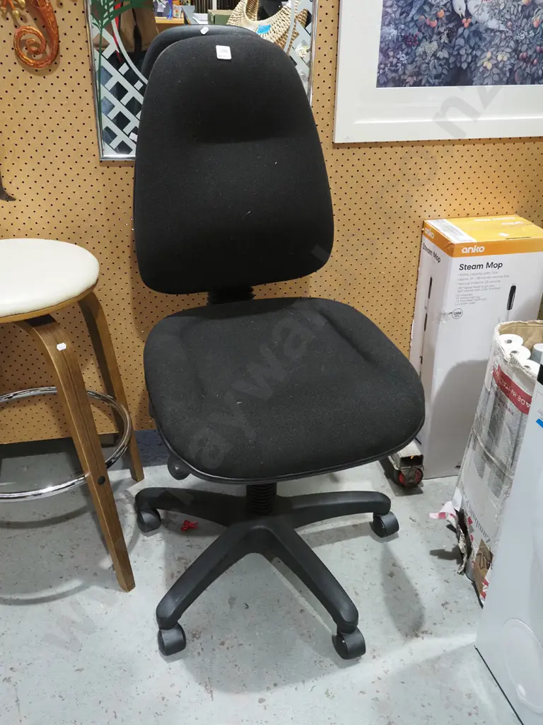 black office chair Image 1++