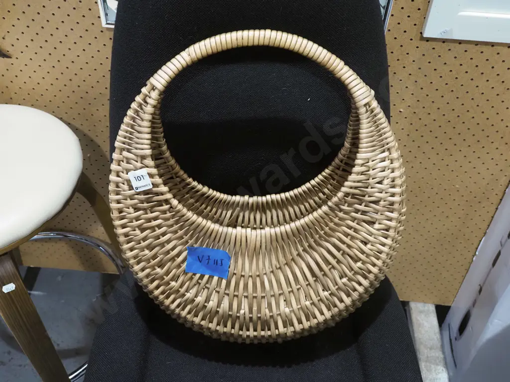 woven plastic moon basket Image 1++