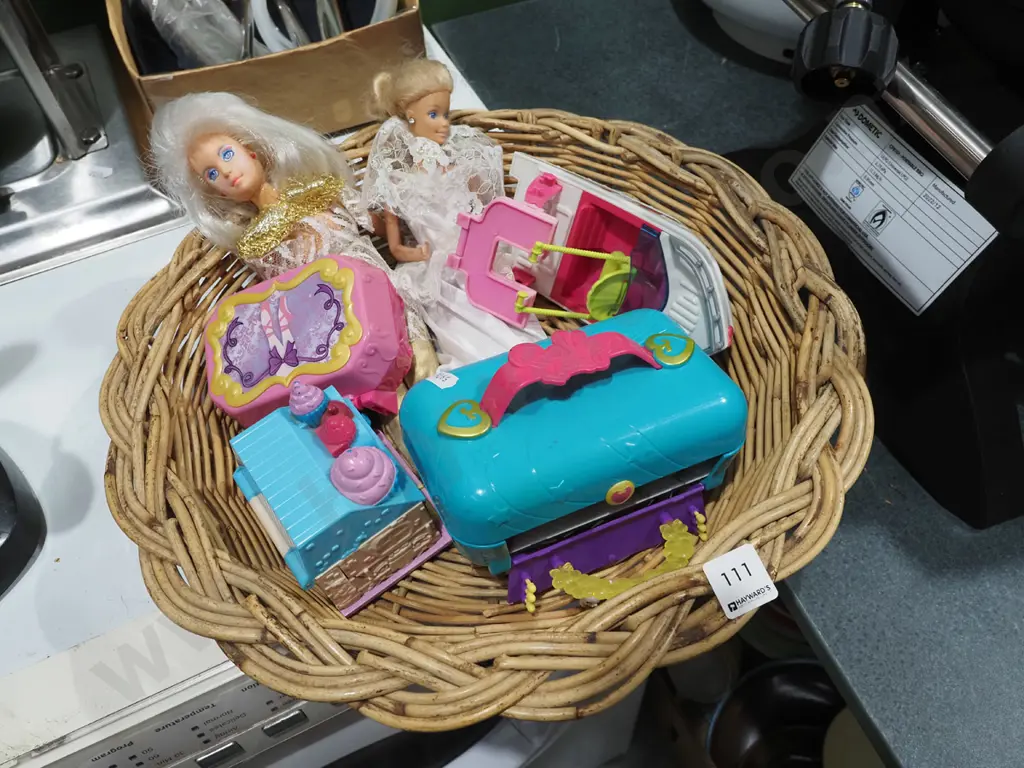 cane tray; Barbies and toys Image 1++