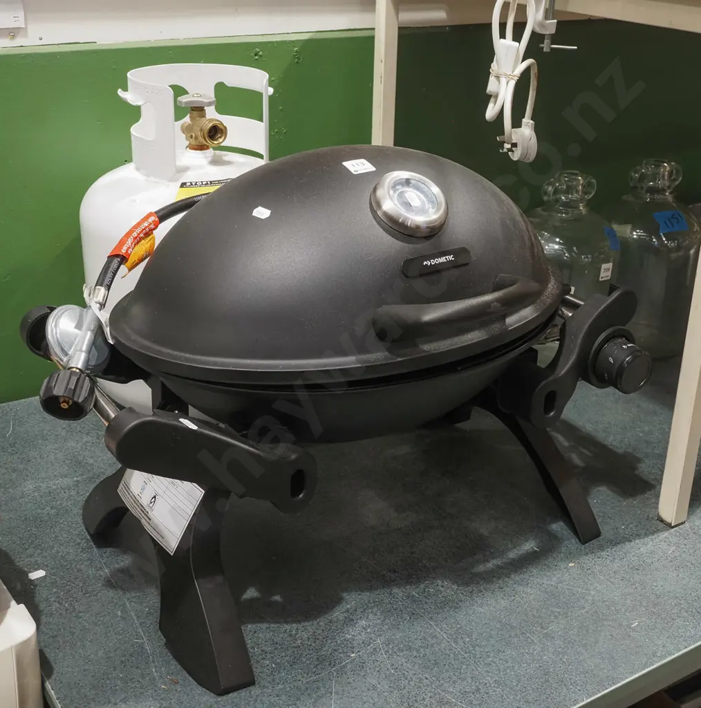 Dometic bbq and gas bottle Image 1++