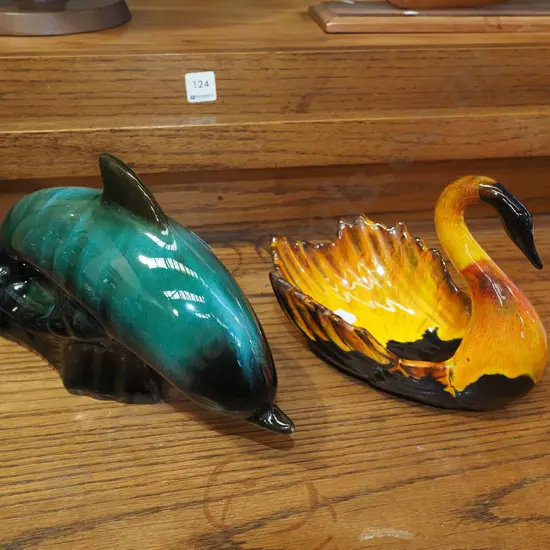 Blue Mountain dolphin L320, swan vase