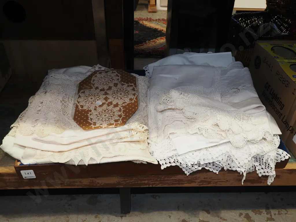 box; doillies, lace, tablecloths etc Image 1++