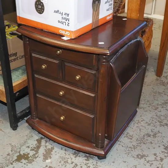 end table with 5 drawers, 2x magazine racks