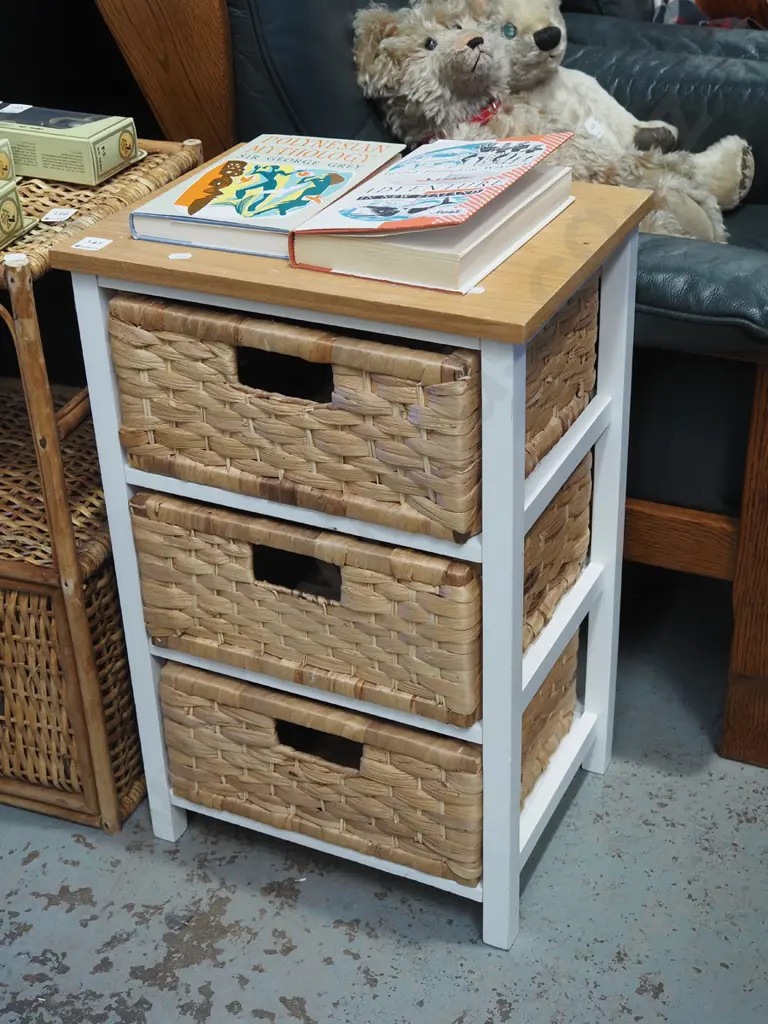 mdf chest with 3 seagrass baskets Image 1++