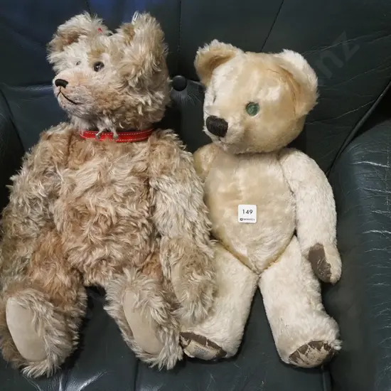 2x teddy bears