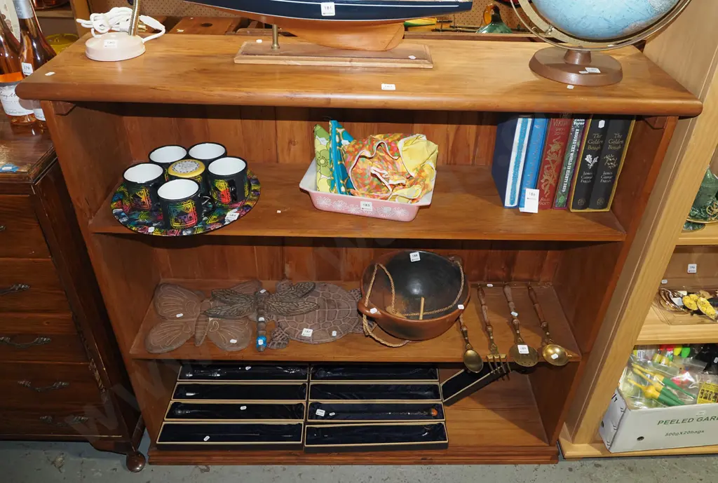 solid rimu bookcase H1200 W1260 D330 Image 1++