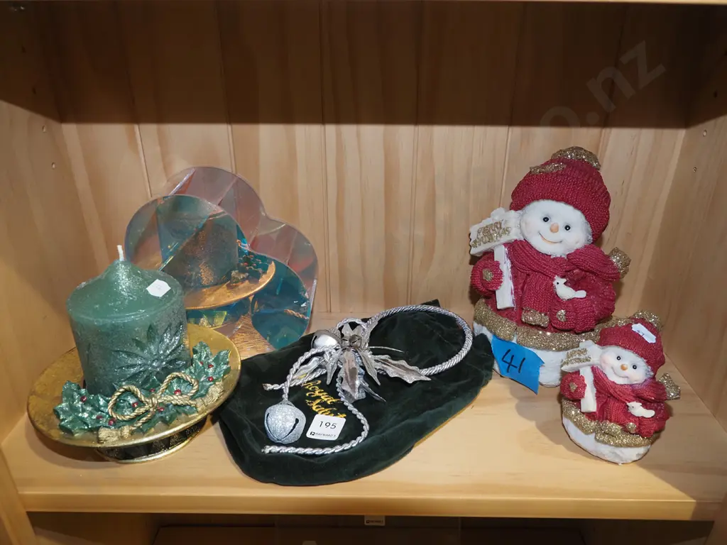 Xmas decorations, candles, perspex heart Image 1++