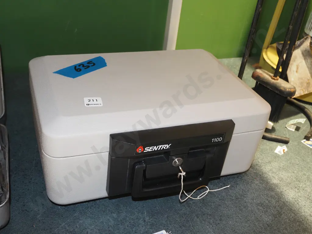 Sentry lock box - key in office Image 1++