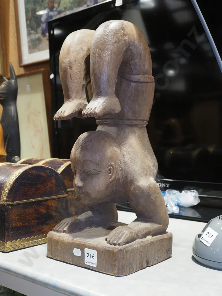 carved wooden acrobatic jardiniere stand H380 Image 1++