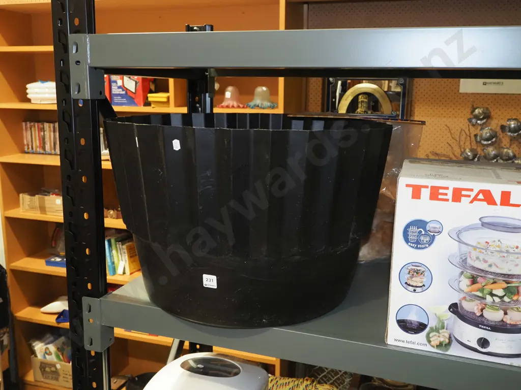 black plastic tub Image 1++