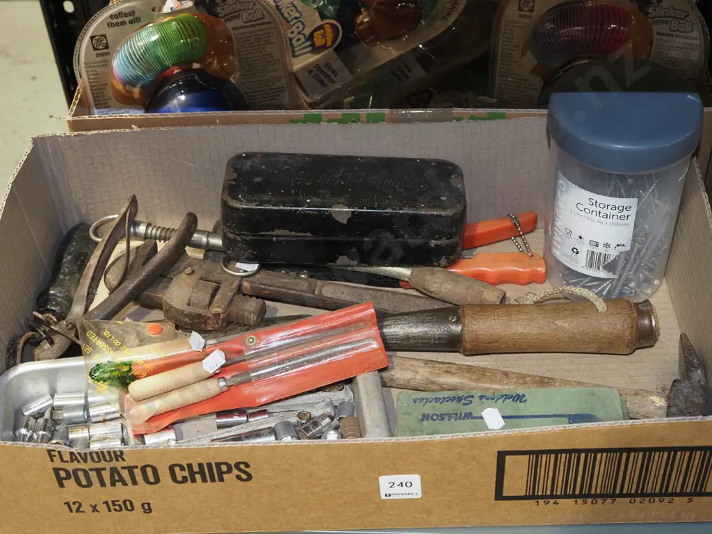 box; various tools Image 1++