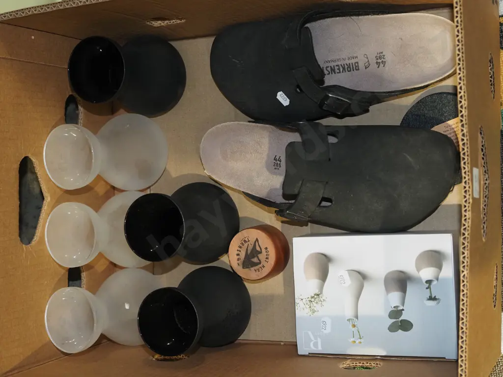 box; Birkenstocks, vases Image 1++