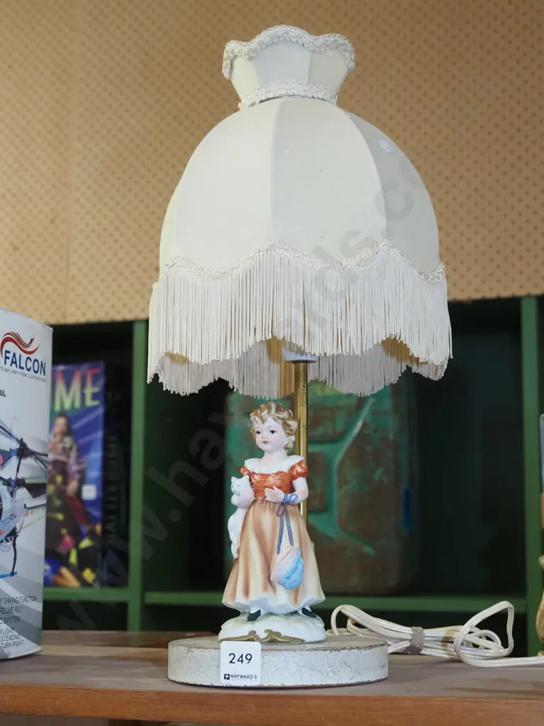 figural based table lamp H450 Image 1++