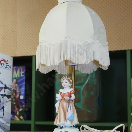 figural based table lamp H450