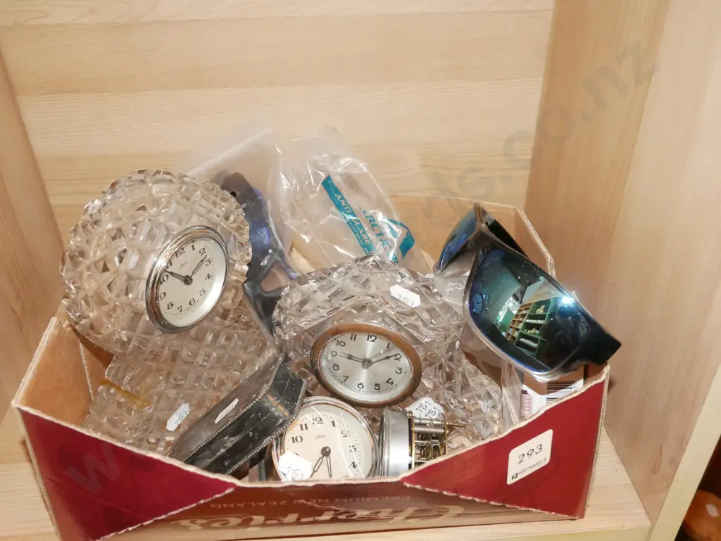 box; mantel clocks, clock parts etc Image 1++