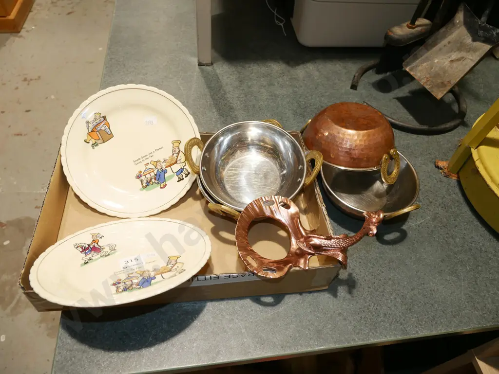 2x childrens plates, copper and brass bowls Image 1++
