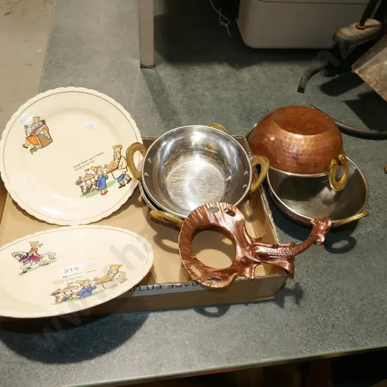 2x childrens plates, copper and brass bowls