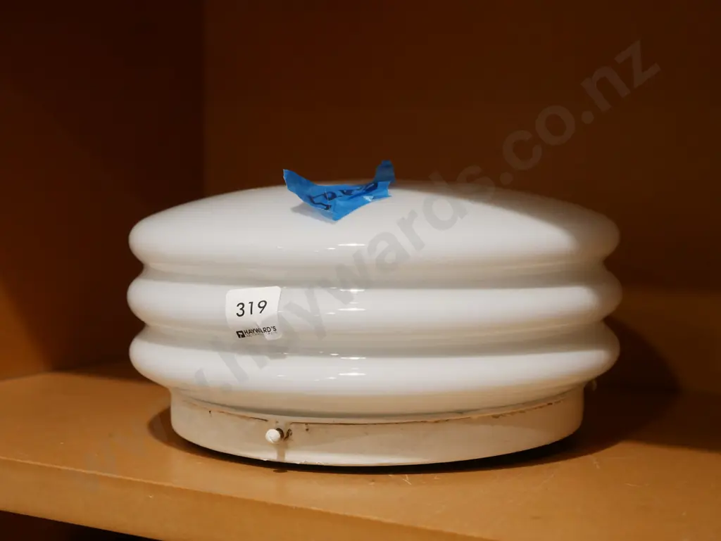 white glass ribbed light fitting Diam250 Image 1++