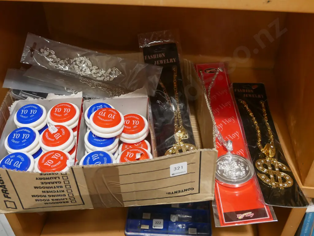 box; yoyos, medallions etc Image 1++