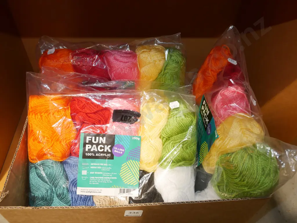 box; knitting yarns Image 1++