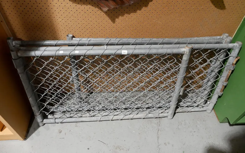 4x small galvanised metal gates H560 W900 Image 1++