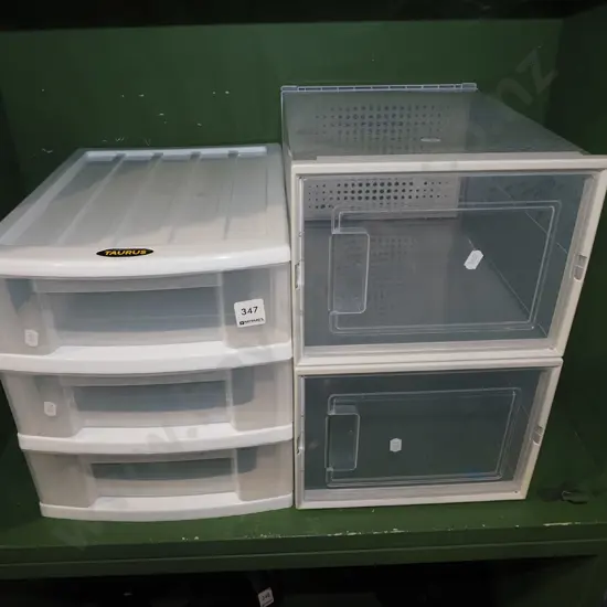 2x plastic drawers