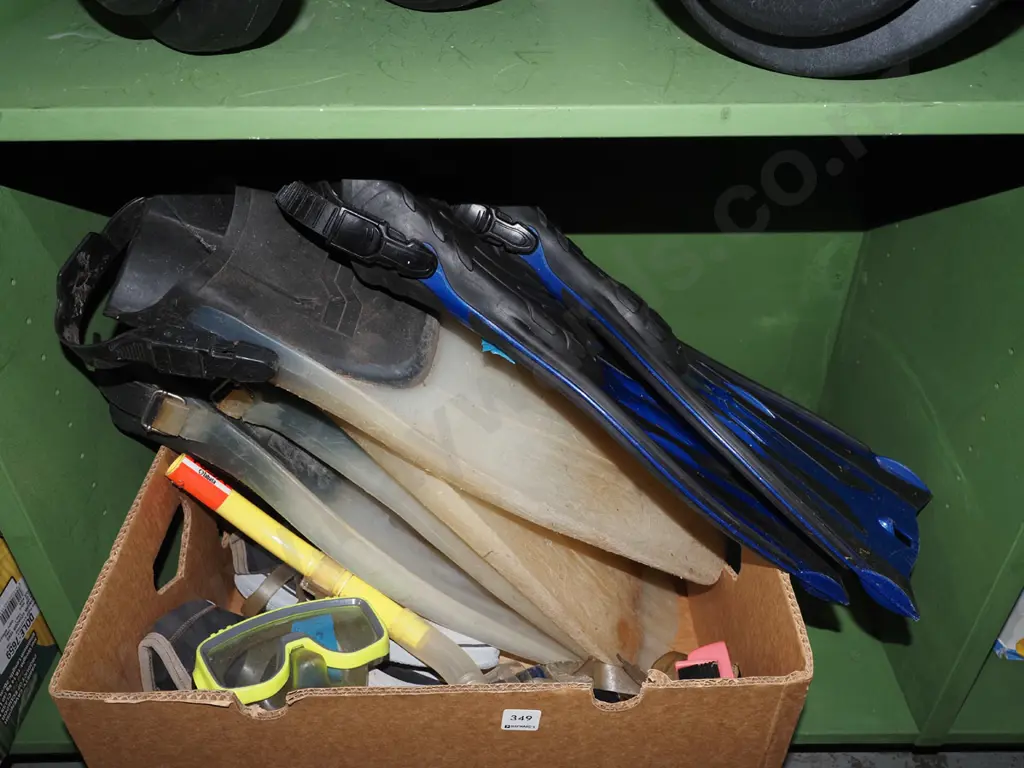 box; dive gear, flippers, snorkels etc Image 1++