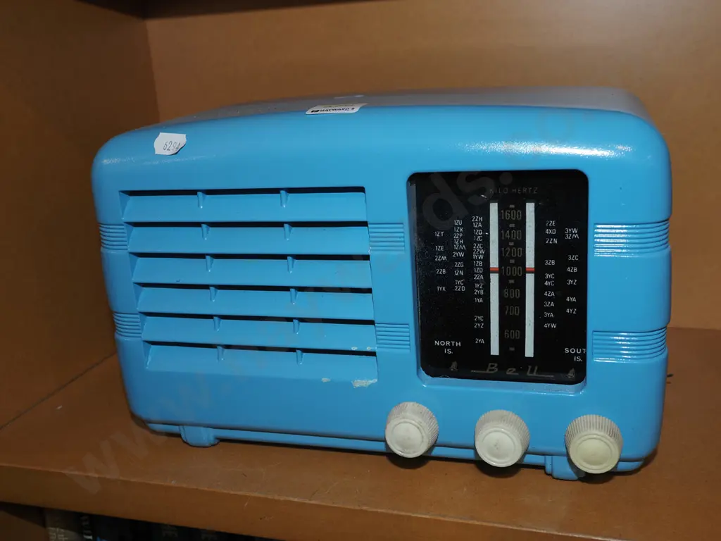 teal blue Bell mantel radio - vintage Image 1++