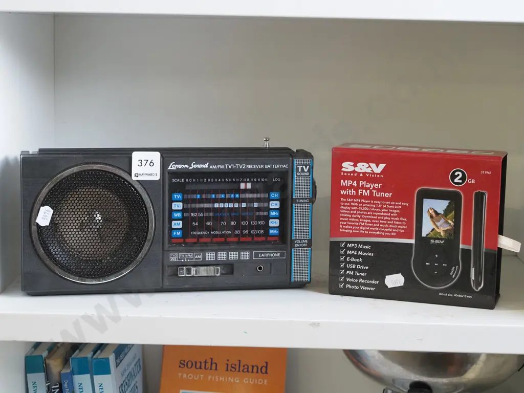 radio and boxed mp4 player with FM tuner Image 1++