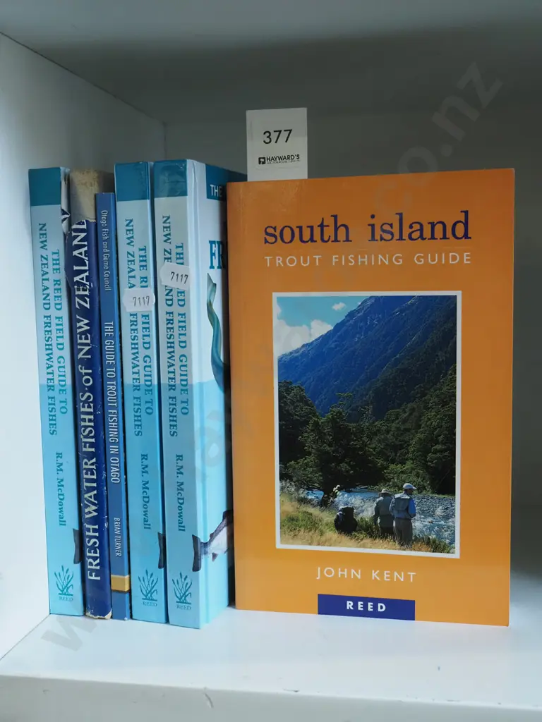 NZ fishing books Image 1++