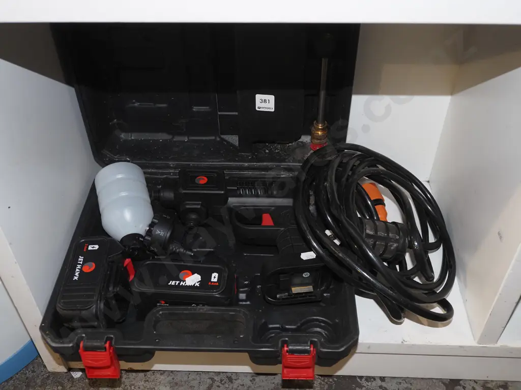 Jet Hawk cased pressure washer - battery powered Image 1++