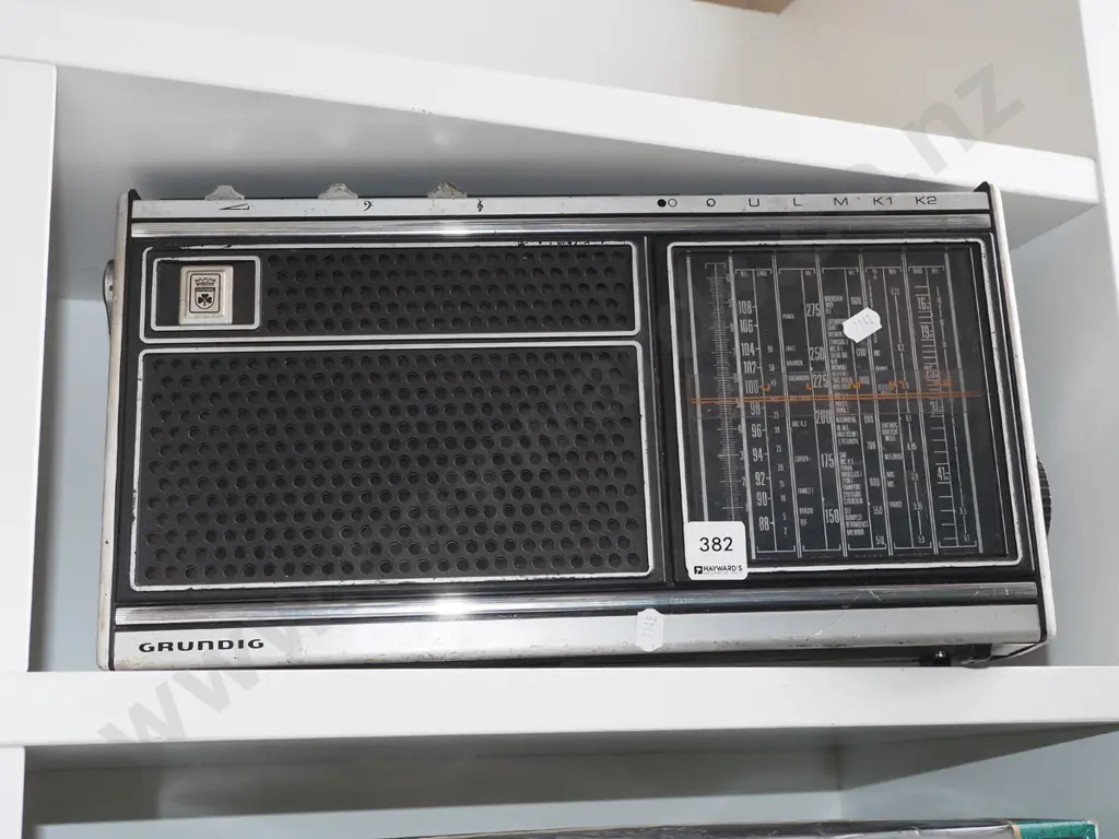 Grundig transistor radio - no cord - as is no returns Image 1++