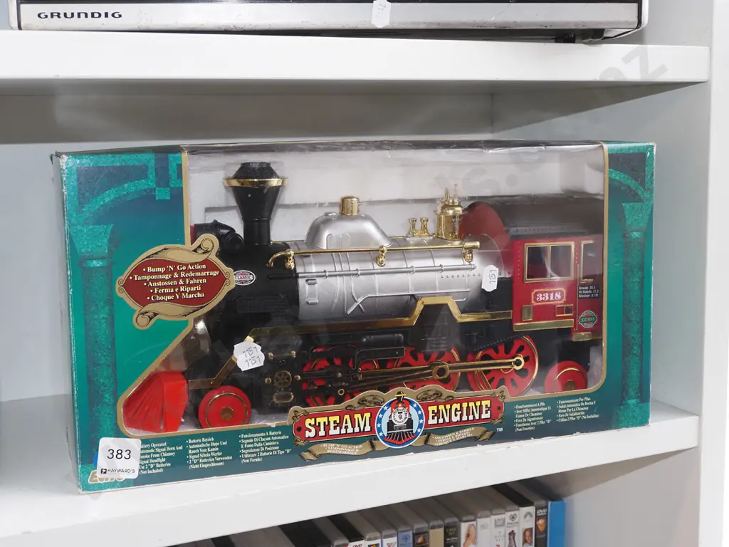 cased toy steam engine Image 1++