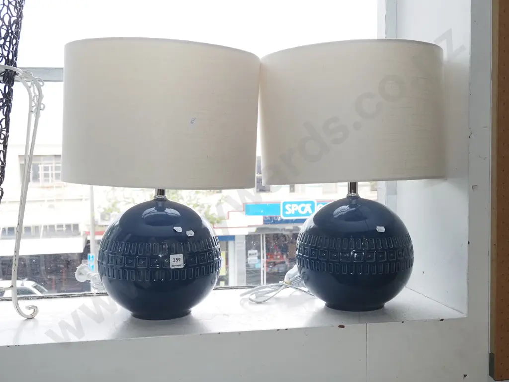 2x ceramic ball based table lamps H520 Image 1++