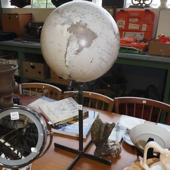 world globe on stand H740